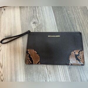 Michael Kors Leather LG Zip Clutch Wallet For Women